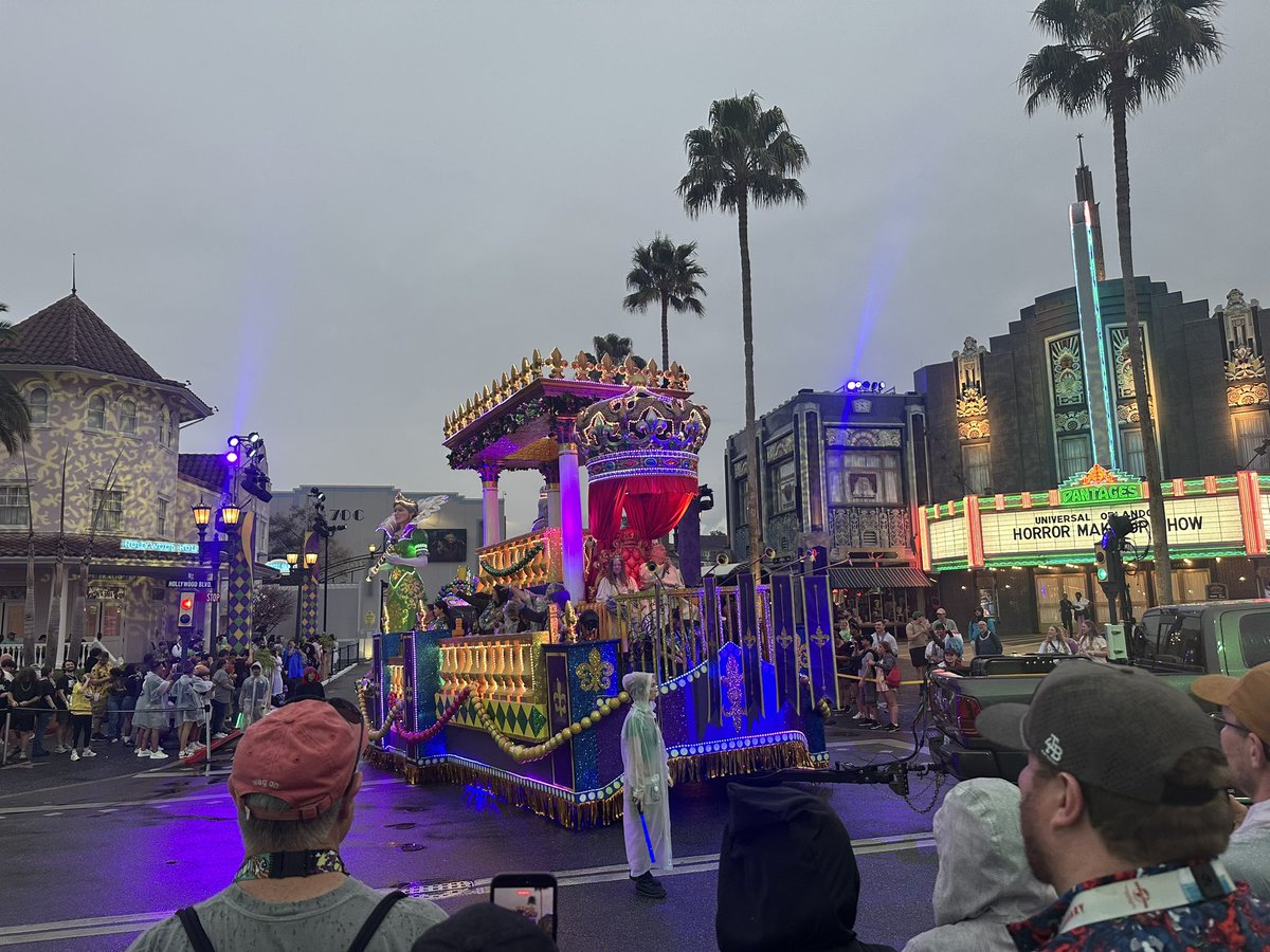 OrlandoPodcast's tweet photo. The parade was nice this year, I really liked it #universalorlando #universalstudio #MardiGras https://t.co/VyYDsZcMUX