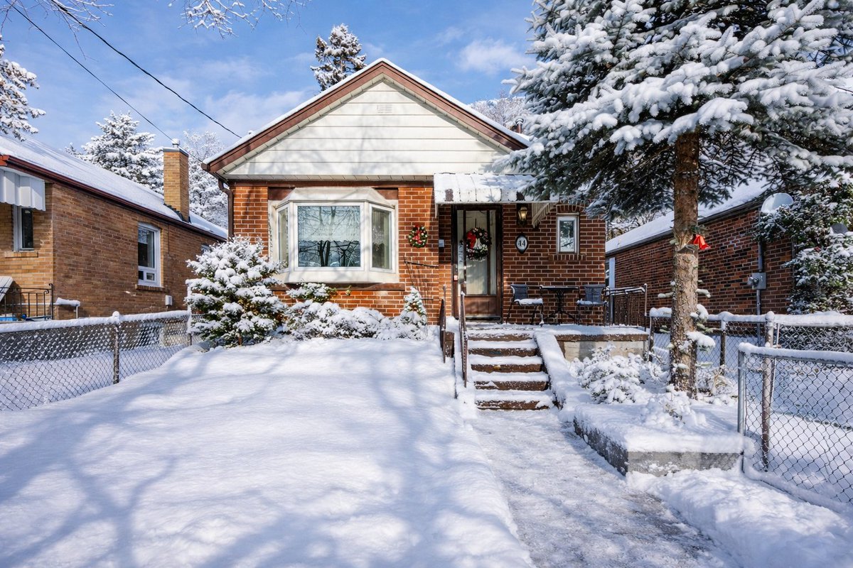 CochraneCountry's tweet photo. SOLD!!! 🎉😁 44 Freeman Street 

#Toronto #CochraneCountry #Scarborough #RealEstate #Birchcliff #Bluffs https://t.co/U91u5sPRku