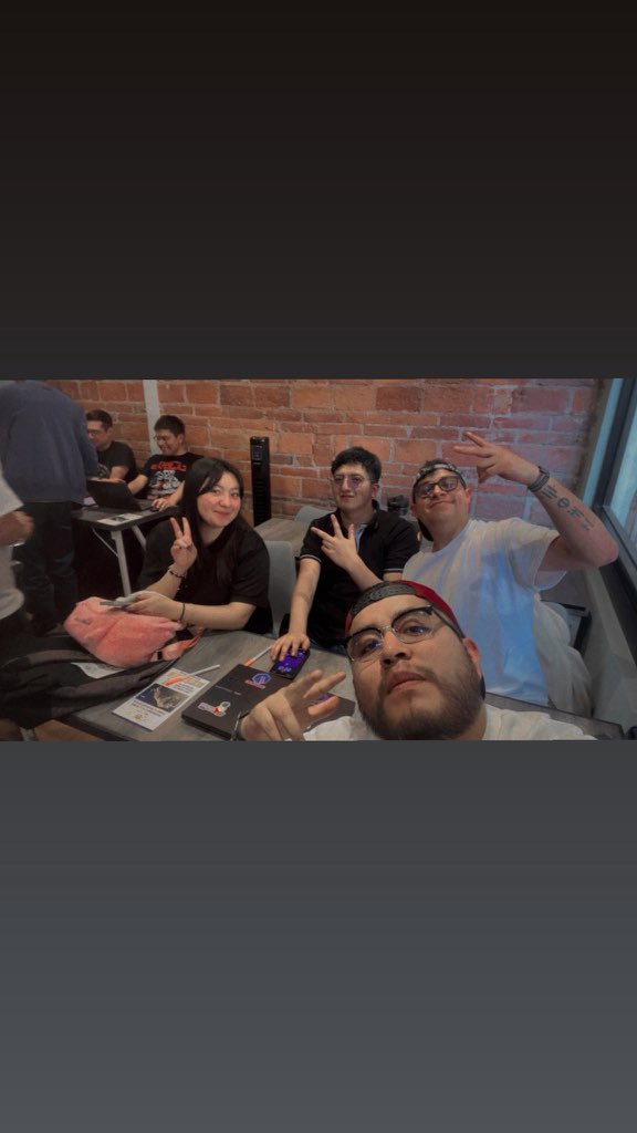 JonathanSf04's tweet photo. Pasándola súper y aprendiendo y conociendo nuevas cosas del ecosistema Stellar @Cripto_UNAM @TheBAFNetwork https://t.co/oGGueUDLyT