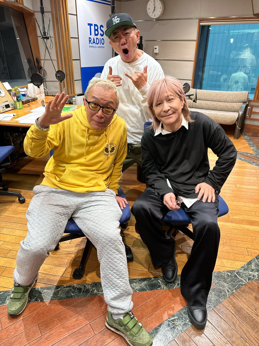 kinashinokai's tweet photo. #木梨の会
今週の３枚は…📸

👉ジゴロック出演決定からの...
なんと #小室哲哉 さん生登場🎹

👉ヒットメーカー小室さんと
最近芽が出てきた(?)ジョージ先生を
 "金髪ジジイ" でまとめるノリさん😏

👉たけしさんに小室さんに小林幸子さん...今年は太めのゲストで勝負❓

https://t.co/tLcKce5Dru https://t.co/suYdq3pQLz