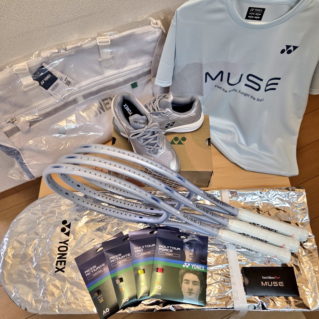 emmiy9x's tweet image. 昨日きたっくしたら届いてた😍

表バージョン😆

裏バージョン🤣

ラケット可愛い🩵🤍

非売品のラケットケース
クリティカルヒット✨️(自分の中で笑)

#MUSE #yonextennis #FormFollowsFun  #MUSEギフト