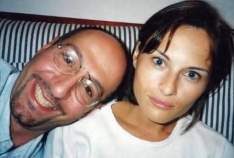 🇺🇸🇺🇸🧐😀Melania knew Epstein before she knew Trump.
Here she is when she first started ‘working’ in New York City alongside her ‘agent’ Paolo Zampolli — a close friend of Epstein and Trump.