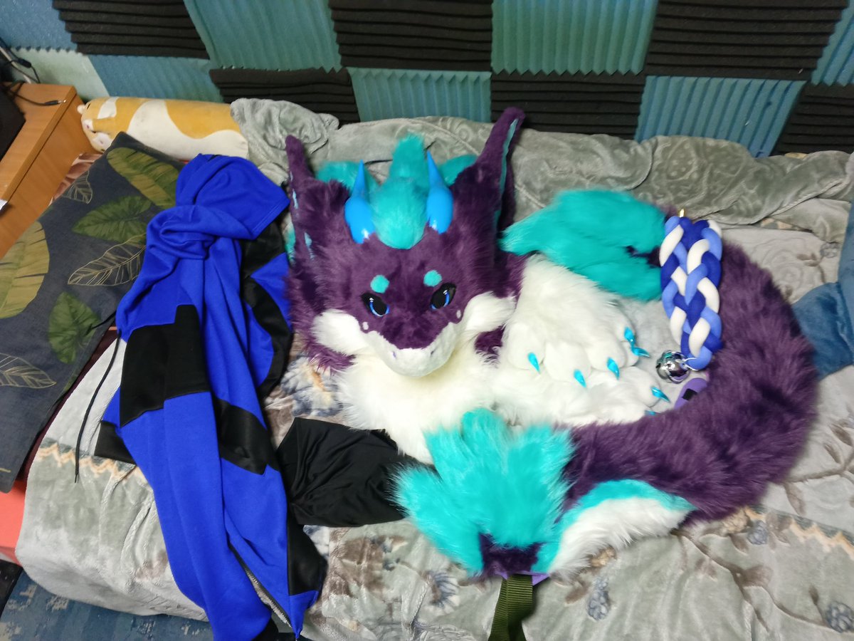TRAPFOX2's tweet photo. Now am ready 
#furry
#nardoragon 
#fursuit https://t.co/jypua1DIiZ
