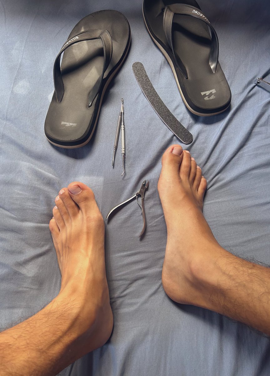 FullHardy05's tweet photo. Taking care of the dogs 🤪🦶🏽🩴

#feet #malefeet #flipflops #menfeet #malefeetfetish #feetfetish #feetflops
#meninflipflops #flipflopsfetish https://t.co/qBSzLbWsyq