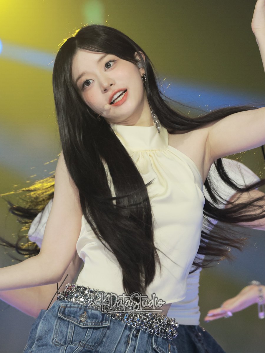 240602 Minju at K-WAVE CONCERT INKIGAYO  

#MINJU #민주 #ILLIT #아일릿 #KPOP #4Kwallpaper #4K #wallpaper 

More in the comments ⬇️