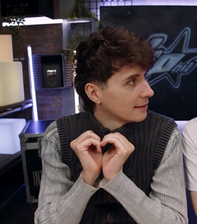 bro so angelic he unintentionally made a heart