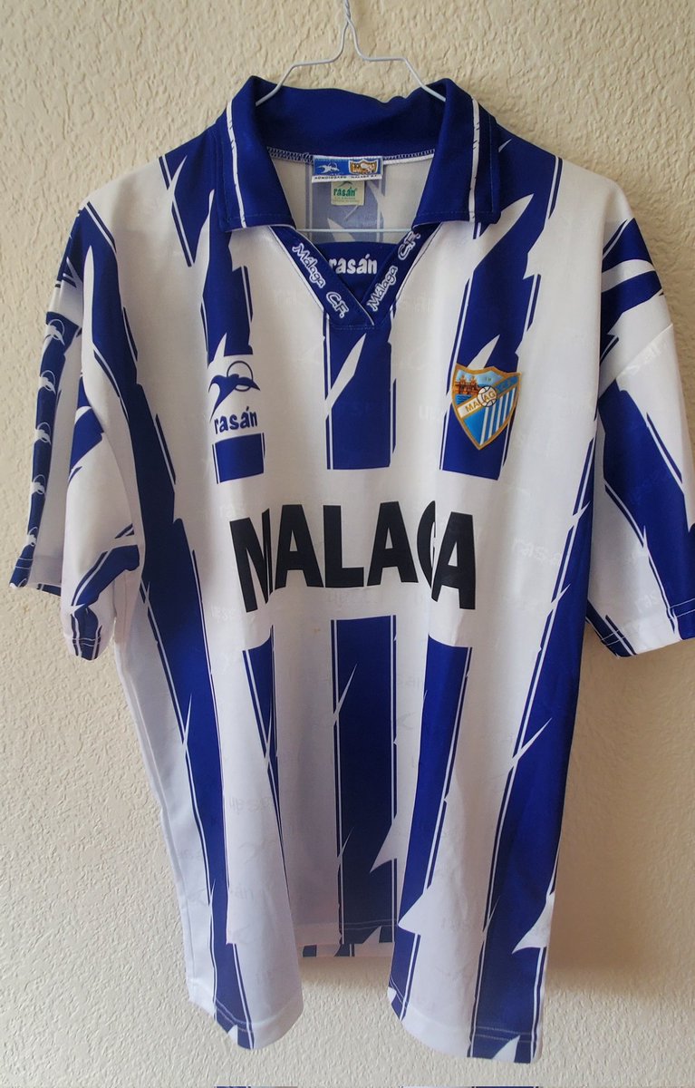 f8_design's tweet photo. Diseño conceptual para la camiseta local del Málaga C.F., basado en el diseño de la temporada 96-97.

Fotografía de @RicardoJG_99 

#malagacf #hummel #fantasykit #conceptkit #malaga https://t.co/y9kjpbh9L3