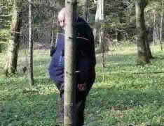 يقالك متخبي مننا