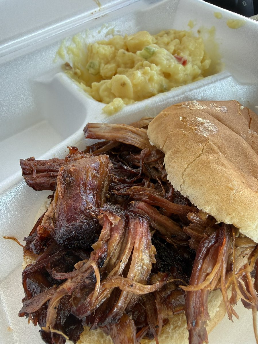 WesleyCross80's tweet photo. Bourbon Brown Sugar pulled pork 😍🔥🔥 https://t.co/saacPLe7IU