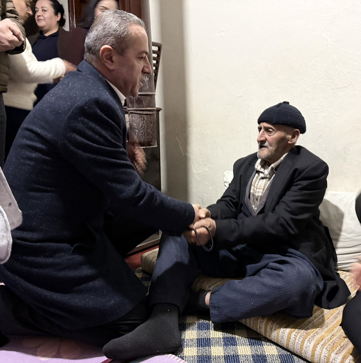 📍 Hakkâri

Genel Merkez İl Koordinatörümüz Sn. <a href="/byildiz63/">Bahattin Yıldız 🇹🇷</a> ve İl Kadın Kolları Başkanımız Sn. <a href="/GunesHyv/">Güneş Hayva</a> ile birlikte,

İl Kadın Kollarımızın Merzan Mahallesi’ndeki ev ziyaretlerinde Ramazan’ın bereketini, sıcak muhabbetini ve kardeşliğini hep birlikte paylaştık. 🌙✨