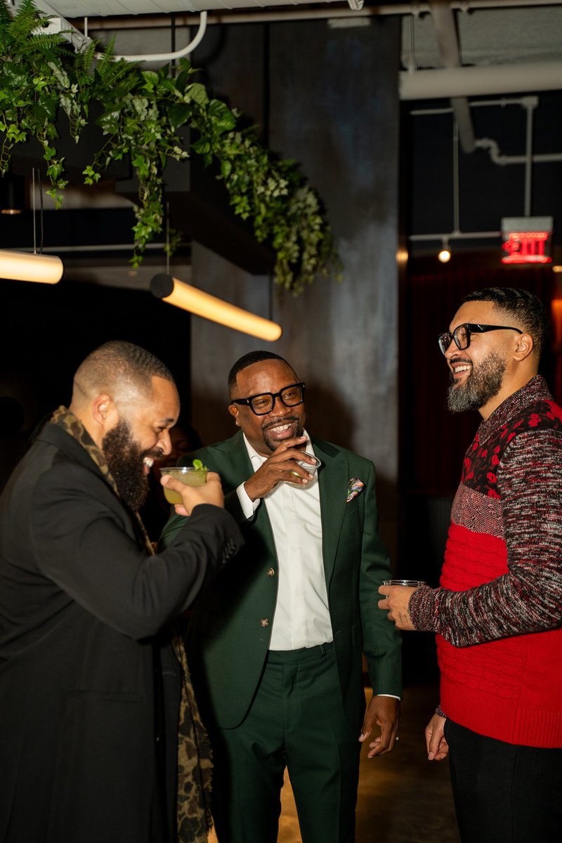Aaron_Shields15's tweet photo. “Tailored threads. Solid circle. Timeless moments.”

📍@overlookcolumbus 
📍Columbus, Ohio

#MensStyle #GroomsmenStyle 
#ColumbusPhotographer #FormalVibes 
#BrotherhoodMoments https://t.co/SEaIWjNJVV