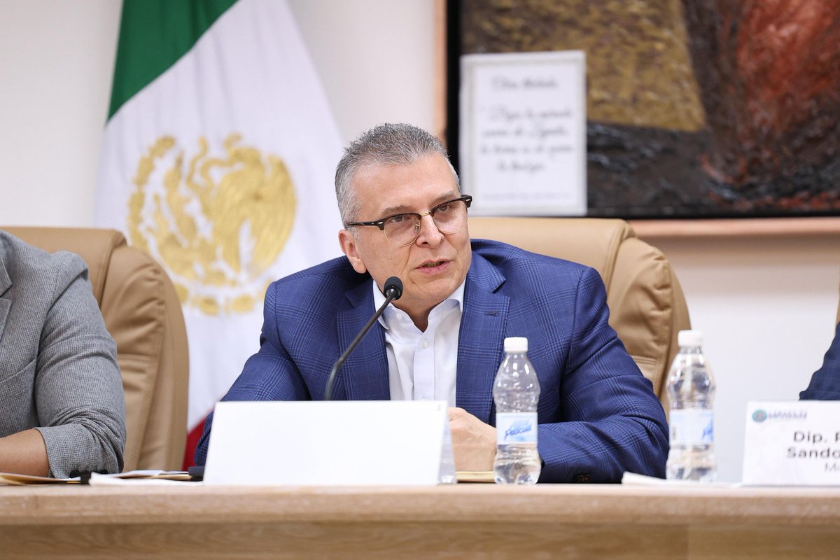 manuel_rdgn's tweet photo. Sostuve una productiva reunión de trabajo con el Dip. @ReginaldoSF_PT y egresados de la ENEF Michoacán. 🤝En representación del Mtro. @mario_delgado y de @mariollergo, titular de @USICAMM_OFICIAL, reafirmamos el compromiso con la transparencia en el Proceso de Admisión 2025-2026.

¡Garantizamos procesos justos para los futuros docentes de Educación Física! 

🏫🏃‍♂️ #SEP #Educación #Michoacán