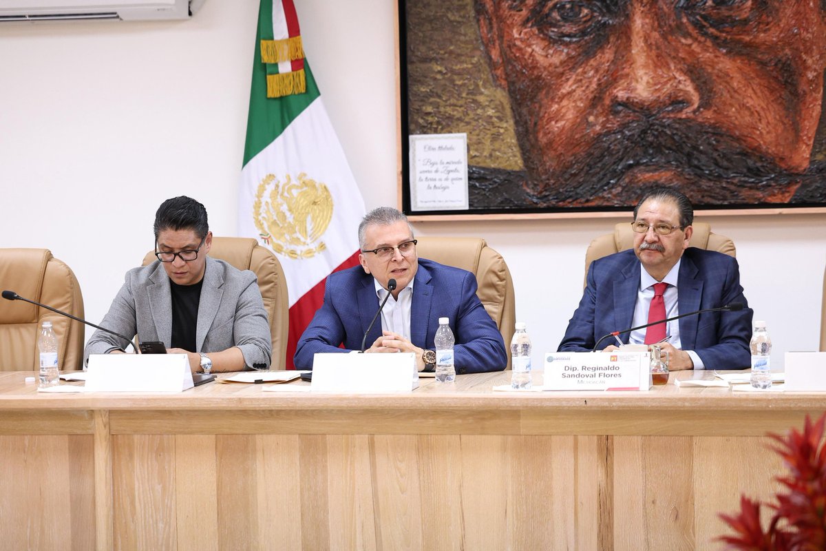 manuel_rdgn's tweet photo. Sostuve una productiva reunión de trabajo con el Dip. @ReginaldoSF_PT y egresados de la ENEF Michoacán. 🤝En representación del Mtro. @mario_delgado y de @mariollergo, titular de @USICAMM_OFICIAL, reafirmamos el compromiso con la transparencia en el Proceso de Admisión 2025-2026.

¡Garantizamos procesos justos para los futuros docentes de Educación Física! 

🏫🏃‍♂️ #SEP #Educación #Michoacán