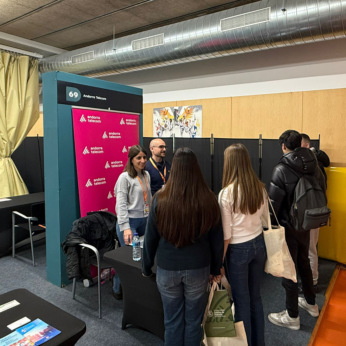 AndorraTelecom's tweet image. Dos dies a #Connecta plens de converses, talent i futur.

Hem compartit oportunitats amb més de 2.000 joves que comencen a definir el seu camí acadèmic i professional.

Gràcies a tots els que us heu apropat a parlar de tecnologia i telecomunicacions!