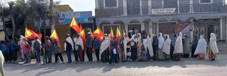 Tigrai_TV's tweet photo. قال سكان مدينة عدي قودم إن قرار المجلس الاتحادي #الإثيوبي غير دستوري ويجب تصحيحه فوراً، مؤكدين أن استمرار مثل هذه القرارات يمثل انتهاكاً صارخاً للدستور.  

ودعا السكان الحكومة #الإثيوبية إلى وقف هذه الانتهاكات عبر مؤسساتها، والالتزام بتنفيذ اتفاقية بريتوريا للسلام، وإعادة السيادة إلى شعب #تيغراي المهجّر.