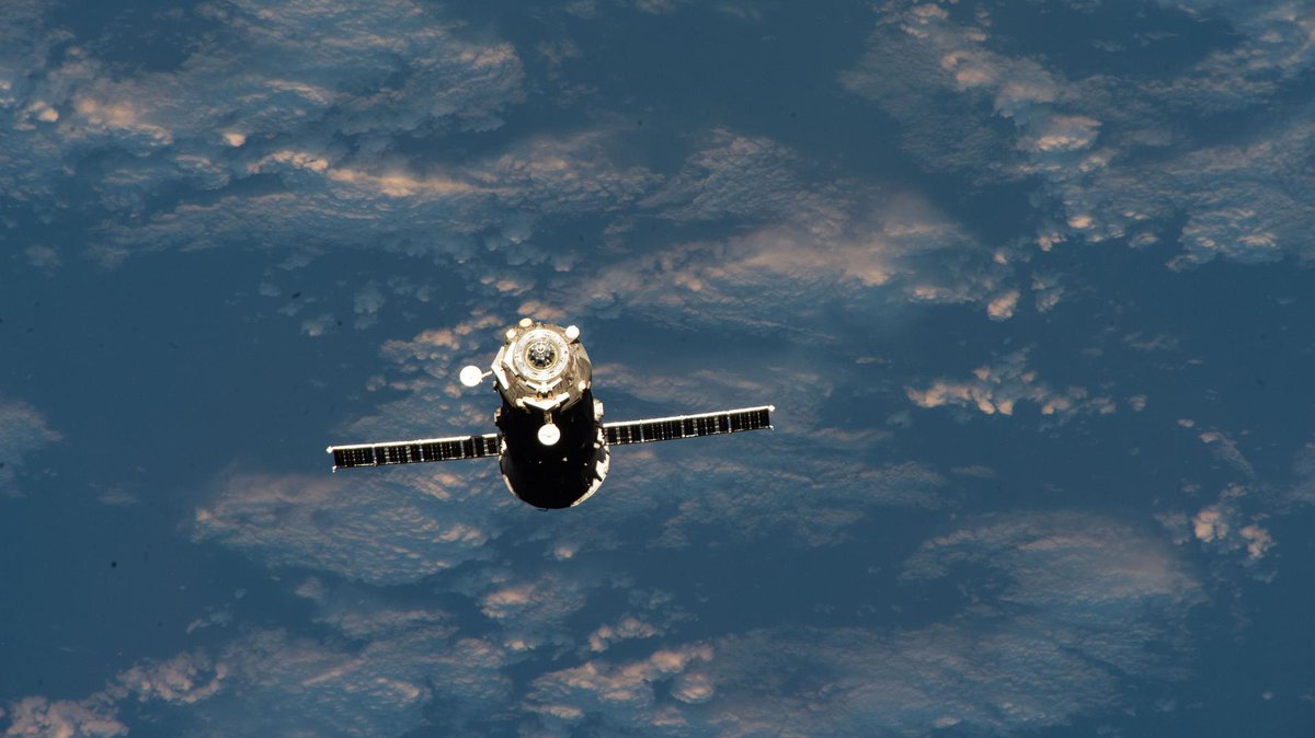 aisoffice's tweet photo. The 183rd Progress resupply mission launched OTD 2025. Progress MS-30 (#460), the 91st mission to the ISS (91P), docked at the aft port of Zvezda 2 days later (1 March) delivering almost 6,000kg of supplies for EO-72. MS-30 remained docked at ISS until 9 September (191+ days). https://t.co/YN8KcGttKZ