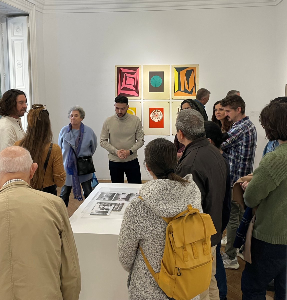 josedelamano's tweet photo. Ayer recibimos al grupo de los #ArcoGalleryWalks y nuestra galería, con la expo recién inaugurada del artista Manuel Calvo, marcaba el inicio del recorrido por el #BarriodelasLetras
Gracias como siempre a @FeriaArco por la iniciativa y a
@una_mas_una por su profesionalidad https://t.co/ZB2akxqUTs