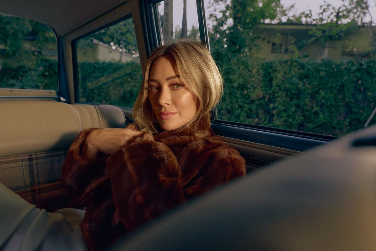 Hilary Duff conquistou seu primeiro Top 10 no charts oficiais do UK, ficando em 5° lugar em sua semana de estréia! 🍀🌟

Seus álbuns anteriores que entraram na parada atingiram as seguintes posições:

Metamorphosis - #69
Most Wanted - #31 
Dignity - #25
Breathe In. Breathe Out. -