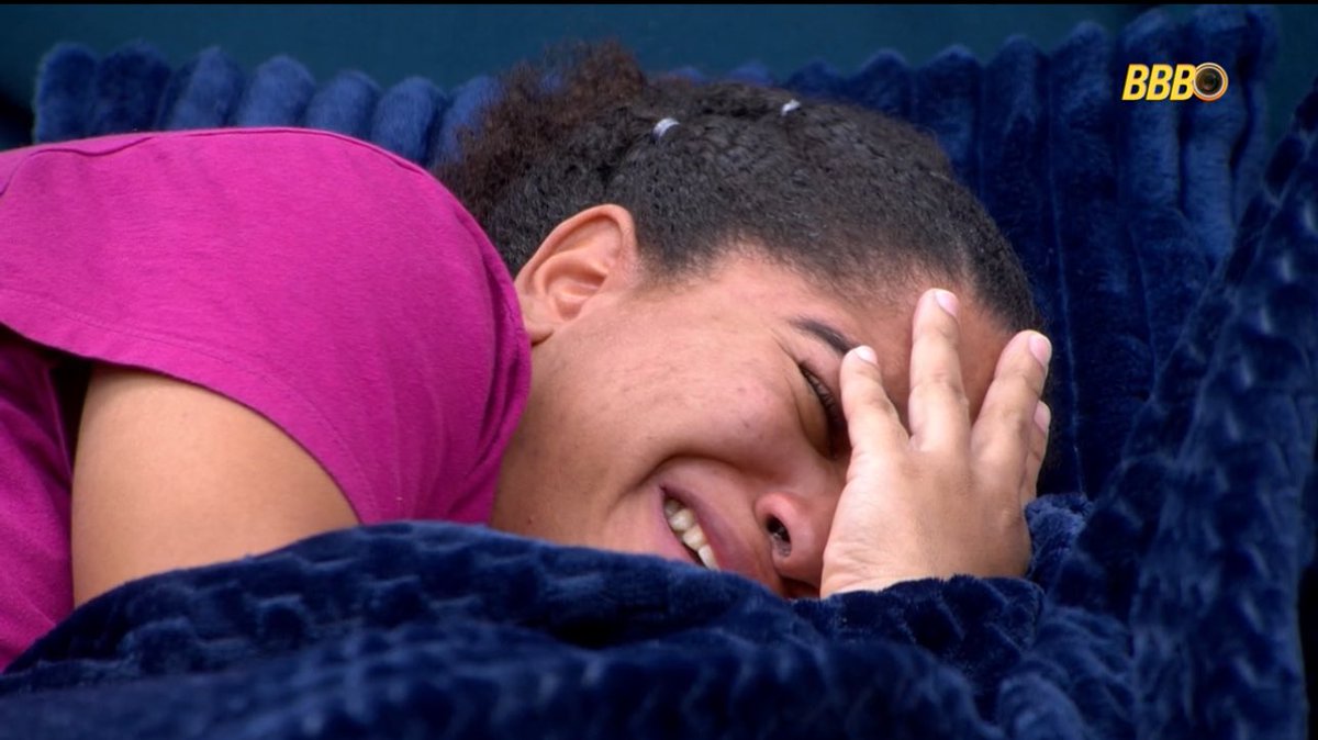 gente ?? milena saiu do confessionário EM CRISE CHORANDO HORRORES QUE PORRA É ESSA??? e as meninas tão perguntando o que aconteceu e ela disse que não pode falar  #BBB26