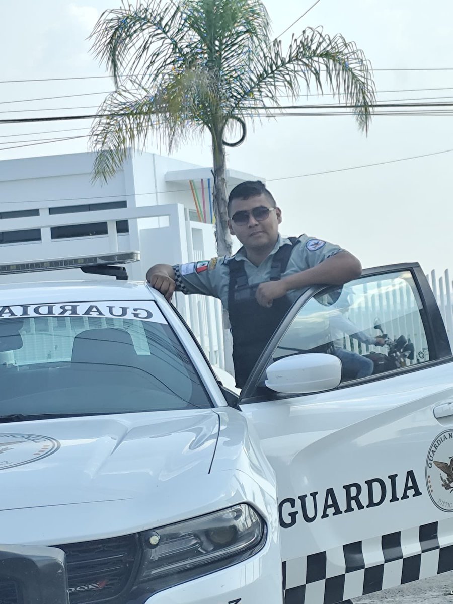 BeckyReynoso's tweet photo. Una madre que no quiere enterrar dudas 

Irving Alexis, elemento de la Guardia Nacional de 23 años, murió tras los hechos violentos en Jalisco.

Su madre fue presionada por personal de la Guardia Naciobal para que aceptara que el único cuerpo que queda en el Instituto de Ciencias Forenses es el de su hijo,  el cuerpo está calcinado y aún espera confirmación por ADN.

Esta madre  exige algo básico: saber realmente es su hijo.

No presiona por tiempos
No pide privilegios
Solo quiere certeza