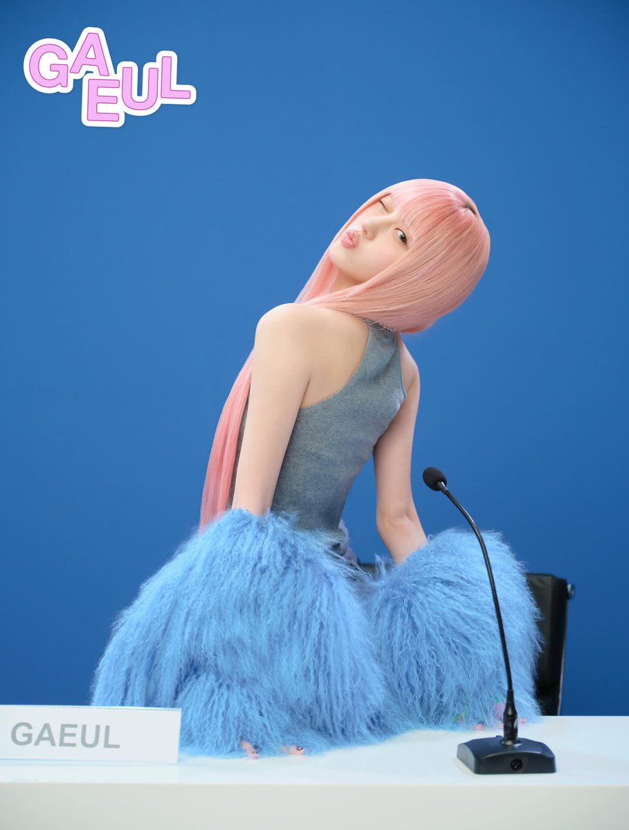 GAEUL, 김 tweet media