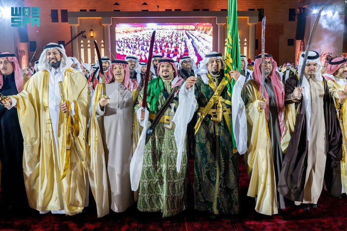 برعاية أمير منطقة الرياض وحضور نائبه.. احتفاء #يوم_التأسيس بقصر الحكم يتوّج بتسجيل رقم قياسي في غينيس لأكبر عرضة سعودية.
spa.gov.sa/N2524212
#واس