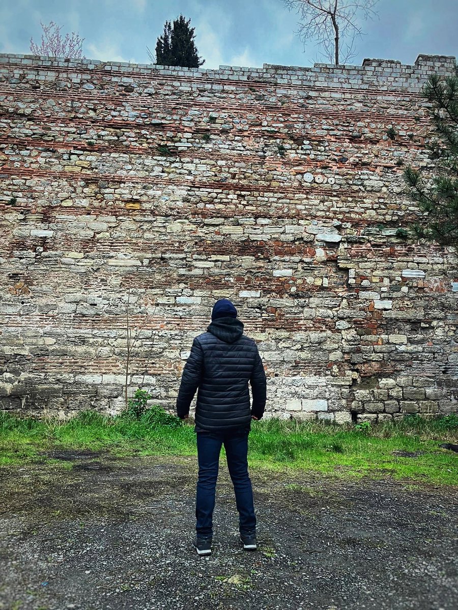 cagataytopcu's tweet photo. 📍 "Ayvansaray"🚶♂️
#ayvansaray #kule #sur #bizans #doğuroma #osmanlı #tokludede #tarih #kültür #kültürelmiras #gezi #gezgin #istanbul
Kaynak: @ysnkrbck34 https://t.co/x74MPStV2n
