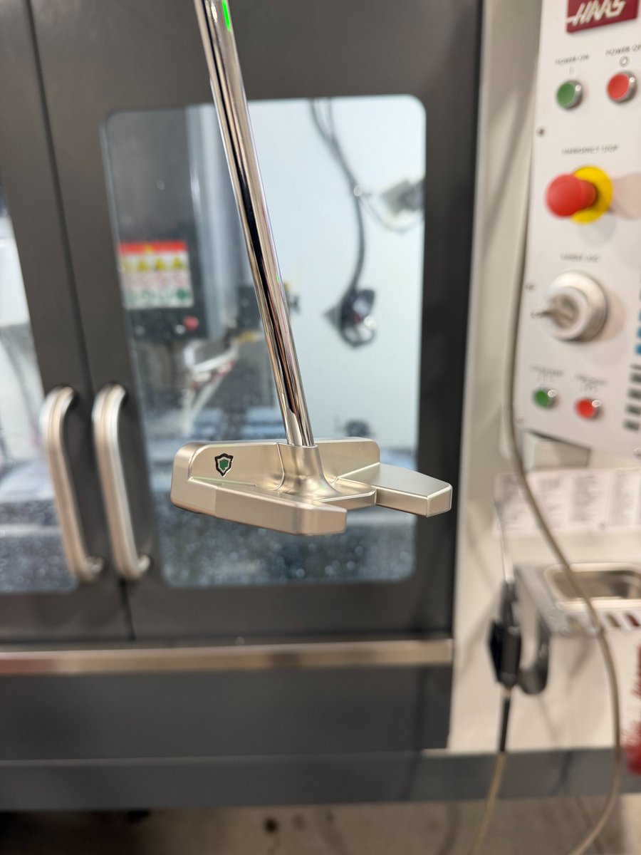 We are giving away our prototype zero-torque putter.

Not on the website yet - no one else has one. 

Here's how to win. 

• Retweet this tweet
• Fill out the form in the next tweet 

70 lie
3 loft
303 Stainless Steel

Winner can choose the below: 

• RH or LH
• Length
•