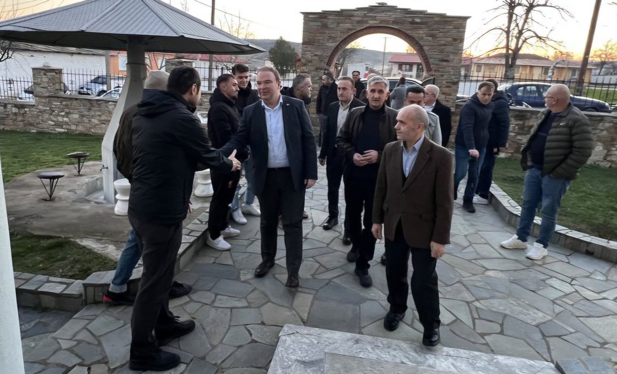 TC_GumulcineBK's tweet photo. Meriç/Büyük Derbent'te düzenlenen iftarda soydaşlarımızın misafiri olduk. Emeği geçenlere teşekkür ederiz. https://t.co/adIcqXAc4L