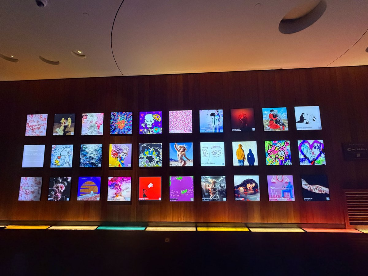 VisceralGlitch's tweet photo. I went to visit my art yesterday and ran into some old friends at @DreamDWTN. Great to see everyone’s art together! Thank you @vasiamakris and @moments_agency_ for creating this space for us!

@GabrielJWeis @rocketgirlART @blueeye_queen @GranadaHero @myknash @skominers
@muriellondon @nancymorenoart @katerineArt @theblack_void_ @judasaca_art @Pegasus_vfx @ViolettaPJones @leventnacakci @WomanNFT @ItsReyhanArt @andrewreysph @YuZapata3SC @sares_at @liapsart @MagdalenaXart @SashaChudo @verclausi @mizuyokaii @MerinMiler @weepingsnakes @oliviapedi @ValyaNarts
