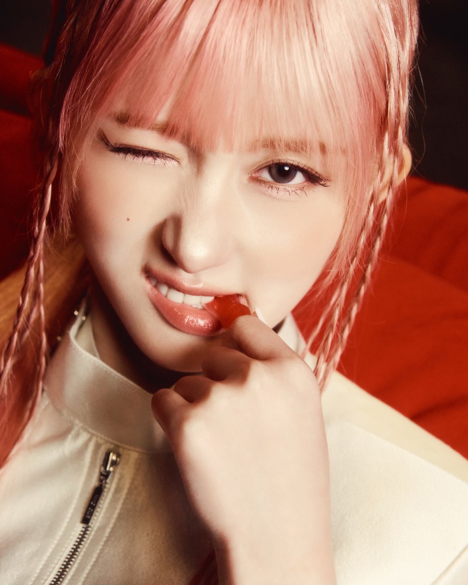 GAEUL, 김 tweet media