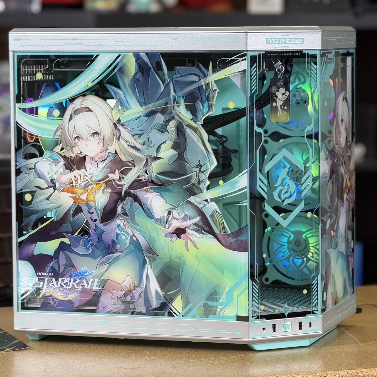 A closer look of the first Firefly PC that we built with <a href="/AnalesaFisher/">Analesa Fisher</a> 😍