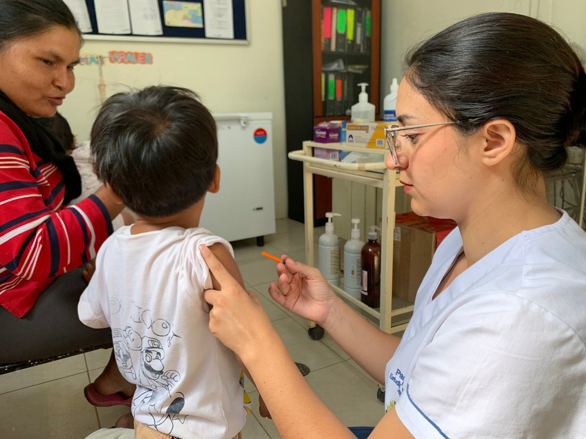 #Morona | En la comunidad Shuar San Luis de Inimkis, fortalecemos la campaña de vacunación contra el sarampión. Además, realizamos consejería nutricional para mejorar la salud infantil. De esta manera trabajamos por la salud integral de las comunidades. #ElNuevoEcuador