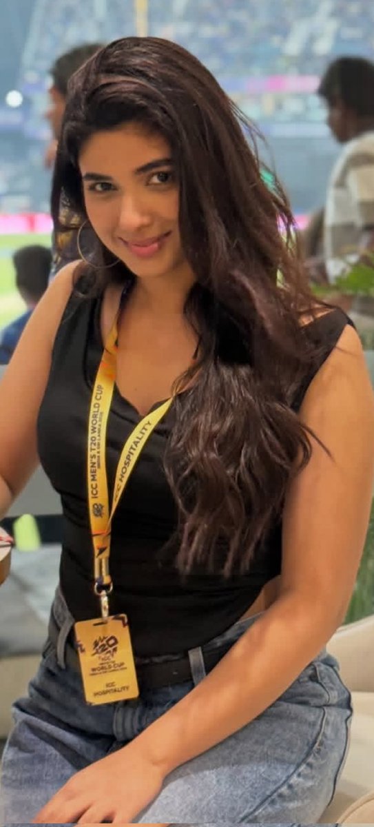 Lovely_Queens1's tweet image. #PragyaNagra