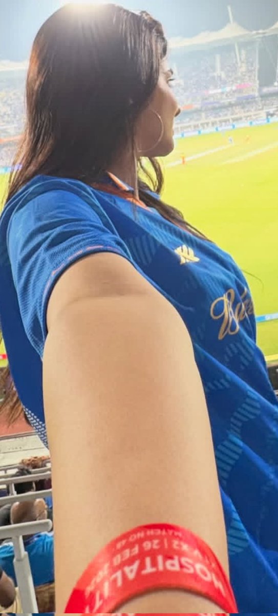 Lovely_Queens1's tweet image. #PragyaNagra