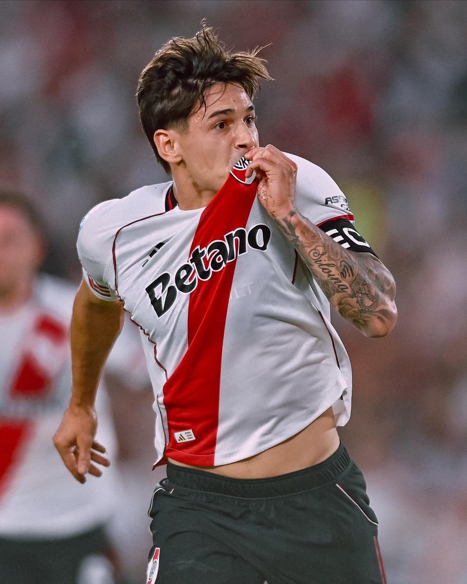 Último partido de Gallardo poniendo 9 pibes del club como muchos pedíamos, quizás si lo hacía antes la historia era otra. Ahora con toda la energía y buena onda  para Coudet que mantenga la base de anoche y traiga un goleador para volver a ser River. Basta de P Diaz y Colidio.