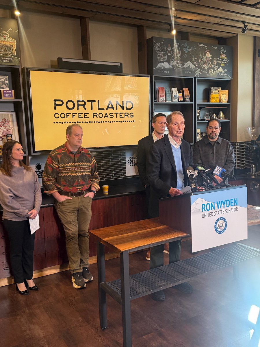 Ron Wyden tweet media