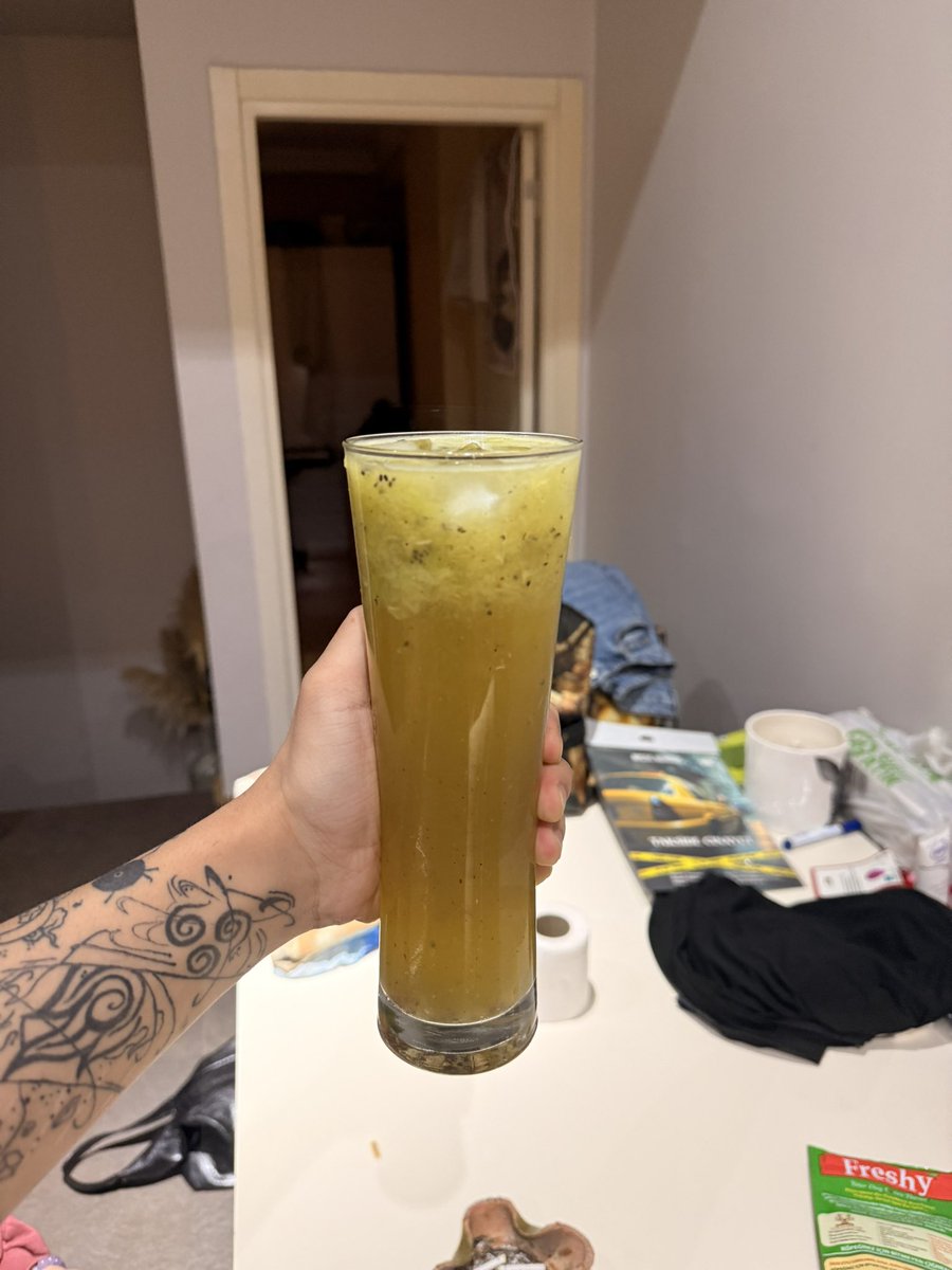 i am just a bartender who loves Gin 🥝🍋🍋‍🟩