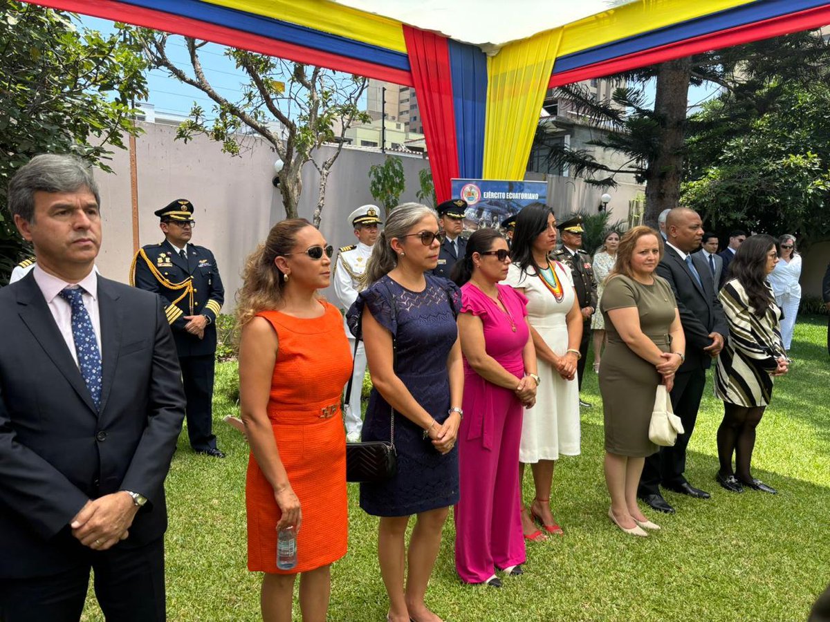 EmbajadaEcuPER's tweet photo. Hoy conmemoramos, con una solemne y significativa ceremonia, la Batalla de Tarqui, así como el Día del Ejército Ecuatoriano, del Civismo y de la Unidad Nacional 🇪🇨🇪🇨🇪🇨 https://t.co/fwyRZyCHFC