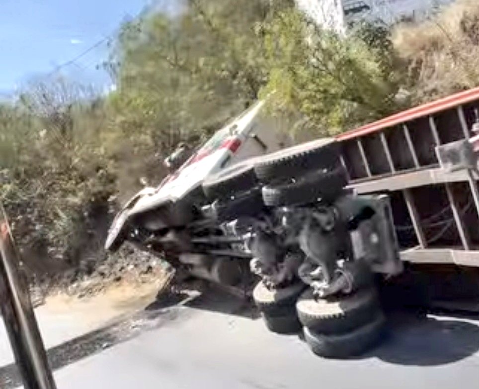 LO ÚLTIMO:

Tráiler volcado en kilómetro 23 de Ruta al Pacífico, Villa Nueva.