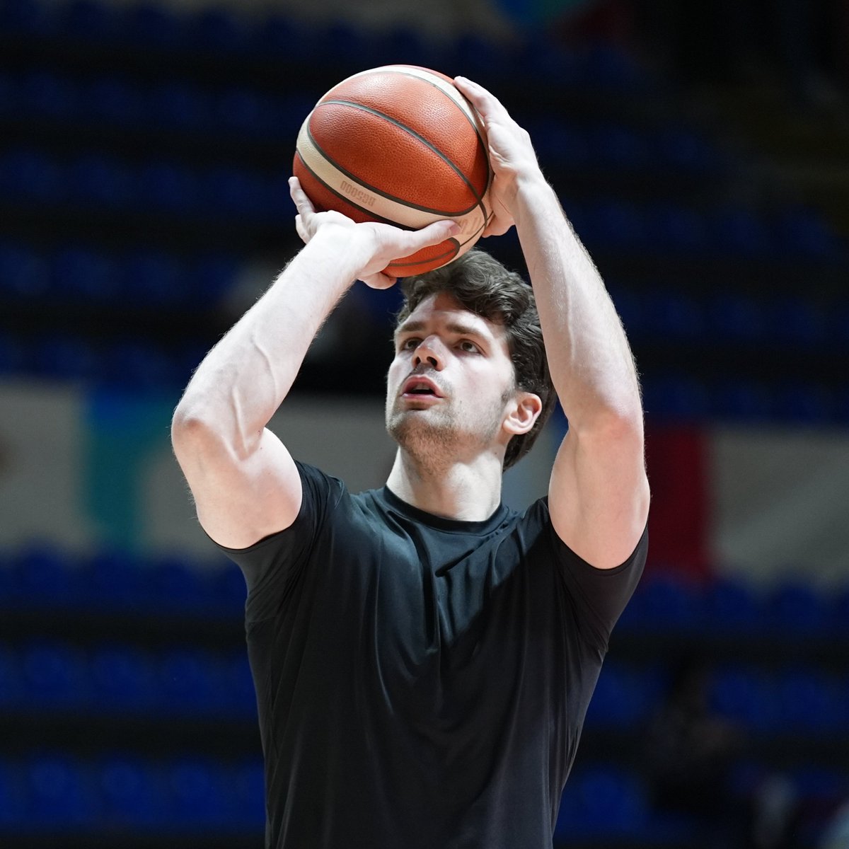 KRİTİK ANLARDA ELİ ASLA TİTREMEZ. 

TARIK "ICE COLD" BIBEROVIC.