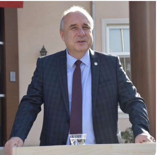 Doangrg6's tweet photo. Daha önce ev hapsi kaldırılan İSKİ genel müdürümüz sayın Şafak Başa nihayet görevine iade edildi.
Kendisine tekrar geçmiş olsun diyor görevinde başarılar diliyorum.
İstanbulda  yeniden Şafak sökecek,
Hizmetler hızla devam edecek. https://t.co/ARylASvWhY