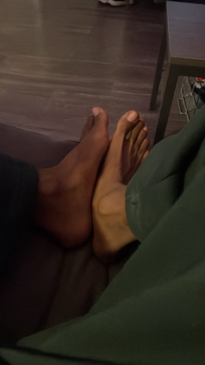 keyziilla's tweet photo. I love my feet being kissed https://t.co/BJD1tccyMI