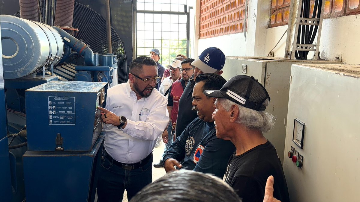 citlalli_peraza's tweet photo. “Con la satisfacción del deber cumplido”,  el día de hoy se llevó a cabo la entrega del cárcamo “gaviotas” a la Presidenta mpal de Poza Rica, Veracruz. Dicho cárcamo se encontraba completamente dañado a causa las inundaciones ocurridas en octubre pasado.
#conagua #ocavm #hechosnopalabras 😎