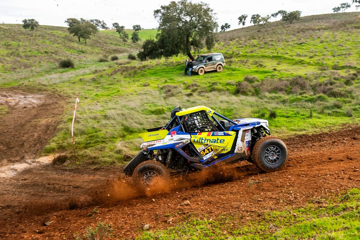 Maxxisrallyraid's tweet photo. ¡Felicitaciones a Luis Portela Morais! 🏆 Primero en la categoría T4 y Top 2 en la general en la Baja Montes Alentejanos.
💪 Tiago Reis 2º en T3 &amp; Tomás Neves 🏆 Primero en SSV.
🏁 Todos con Maxxis RAZR RAID+ en el Campeonato Portugués 2026. #FIA #RallyRoad #Maxxis #bpportugal https://t.co/lJHXCa3isy