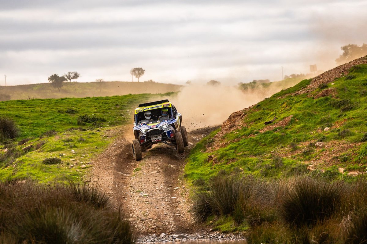 Maxxisrallyraid's tweet photo. ¡Felicitaciones a Luis Portela Morais! 🏆 Primero en la categoría T4 y Top 2 en la general en la Baja Montes Alentejanos.
💪 Tiago Reis 2º en T3 &amp; Tomás Neves 🏆 Primero en SSV.
🏁 Todos con Maxxis RAZR RAID+ en el Campeonato Portugués 2026. #FIA #RallyRoad #Maxxis #bpportugal https://t.co/lJHXCa3isy