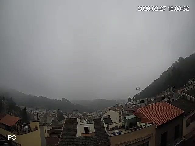 MeteoAdM's tweet photo. #Bonvespre des de la part alta d'#ArenysdeMunt Aquest #divendres ha vingut marcat per molta 🌫️ durant la primera part del #matí, que ha anat clarament a menys amb el pas de les hores sense acabar de marxar la mala visibilitat 👇 https://t.co/OS5wq3FyFn