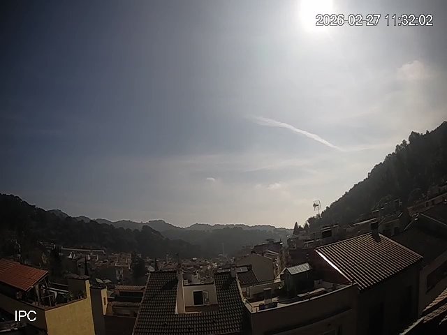 MeteoAdM's tweet photo. #Bonvespre des de la part alta d'#ArenysdeMunt Aquest #divendres ha vingut marcat per molta 🌫️ durant la primera part del #matí, que ha anat clarament a menys amb el pas de les hores sense acabar de marxar la mala visibilitat 👇 https://t.co/OS5wq3FyFn