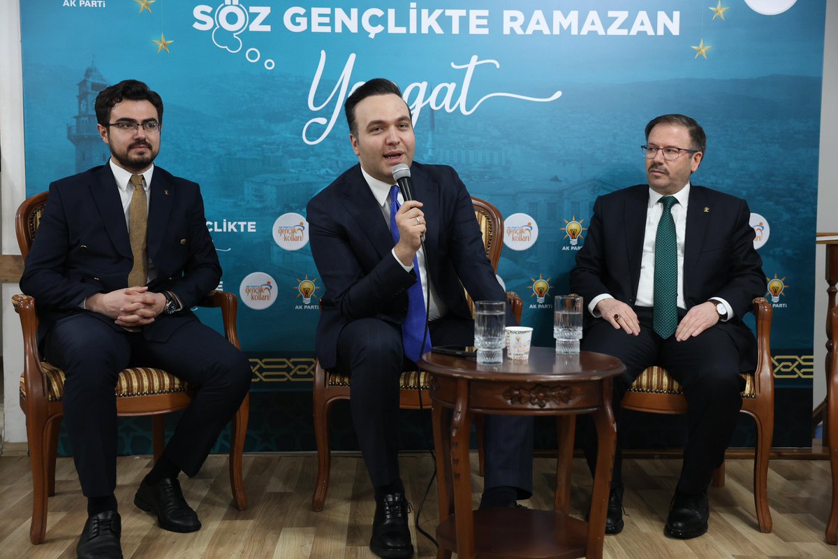 avyusufibis's tweet photo. 📍“Söz Gençlikte Ramazan” Yozgat🙋🏻‍♂️

Ramazan’ın dokuzuncu gününde iftar sonrası sözümüze, muhabbetimize sıcak çayımızla devam ettik, gençlerimizle bir araya geldik.

İşte heyecan, işte teşkilat, işte GENÇLİK!

Bu dava, işte bu gençliğin omuzlarında yükseliyor. 🚀 https://t.co/LyrrJj4EpF