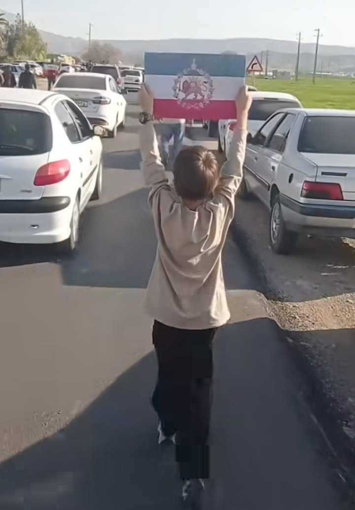 ایران وطنم و تنم👑👑👑🇮🇷 tweet media